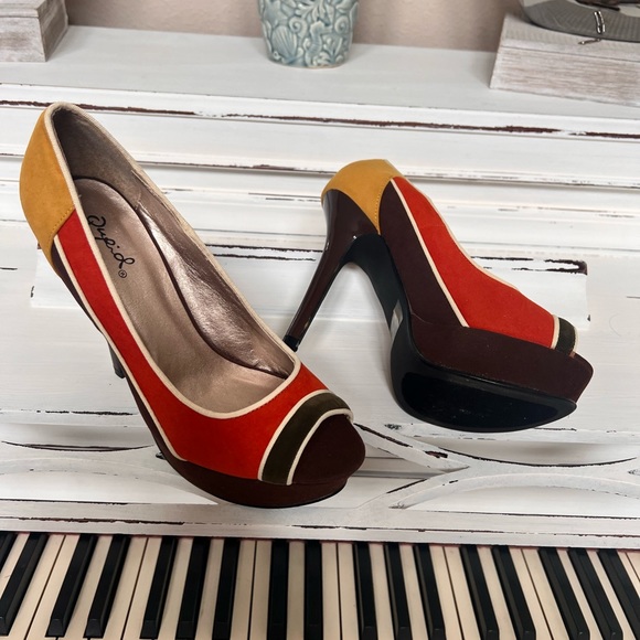 Peep Toe colorblock Platform Heels Size 6 NWOB - Picture 2 of 5